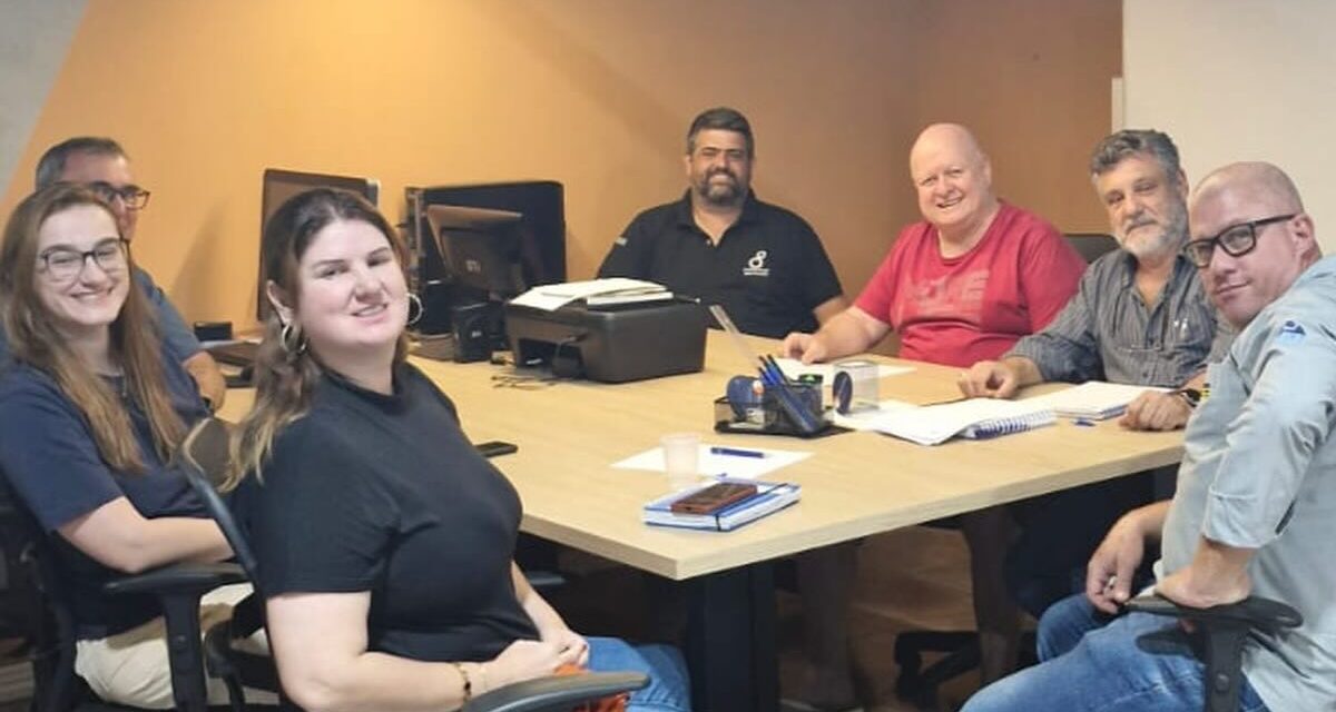 Reunião de diretoria . Aprovação de novas associados, novas projetos, benefícios a todos associados.